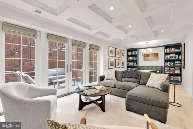 $879,999 | 2122 N Street Northwest, Unit 1, Washington, DC 20037