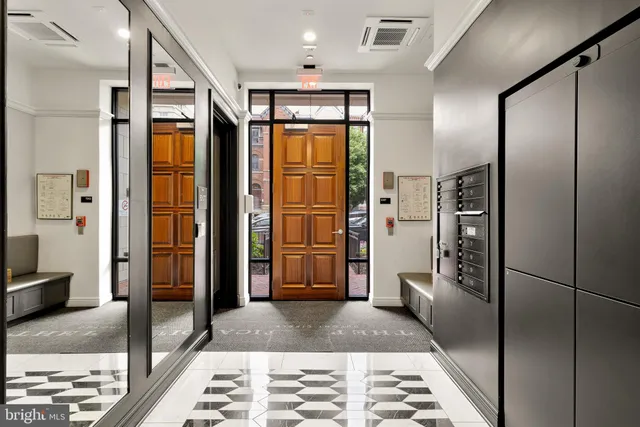$879,999 | 2122 N Street Northwest, Unit 1, Washington, DC 20037
