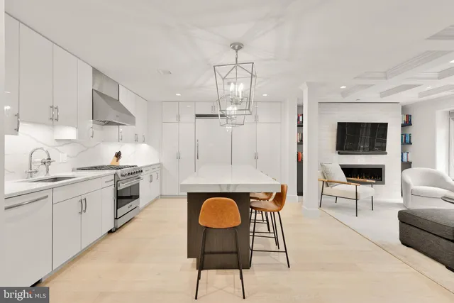 $879,999 | 2122 N Street Northwest, Unit 1, Washington, DC 20037