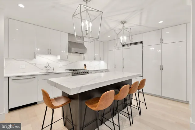 $879,999 | 2122 N Street Northwest, Unit 1, Washington, DC 20037