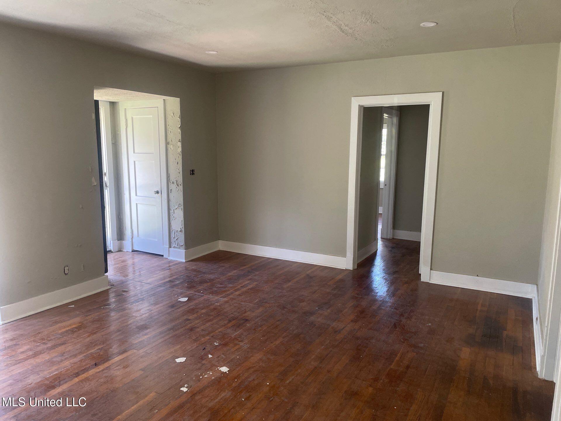 2300 23rd Avenue Meridian, MS 39301 - Photo 7 of 30 171-Sep 29 2025 12_09pm-F1mV