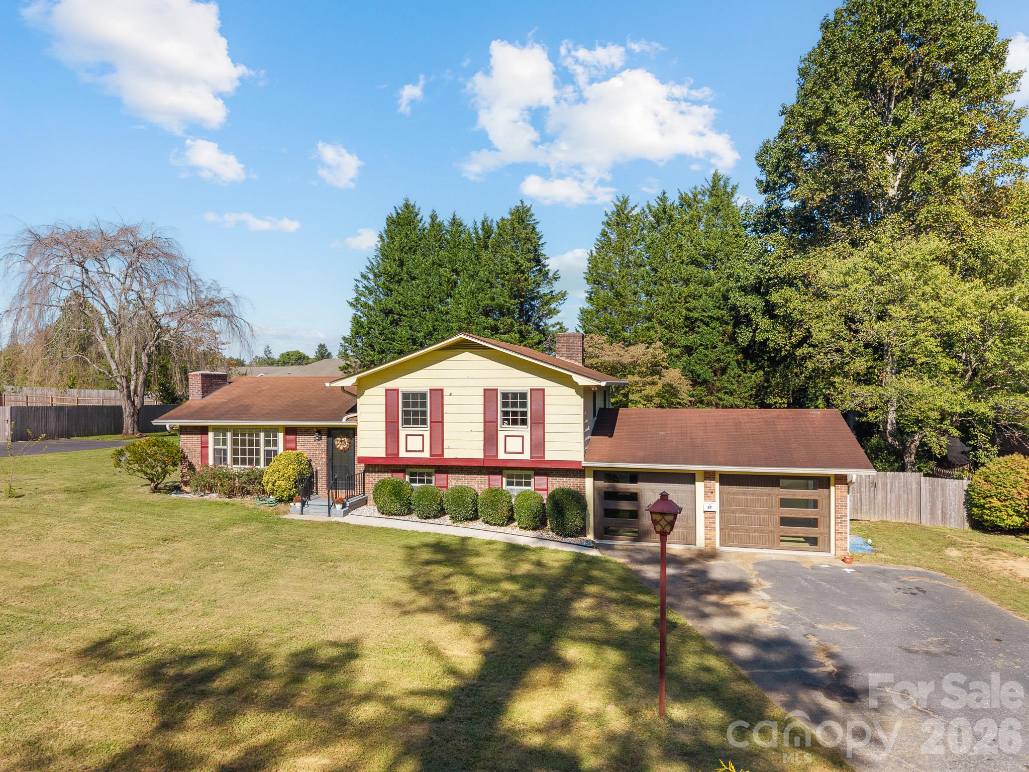 87 Underhill Road Hendersonville, NC 28792 - Photo 8 of 48 Gallery Image 8