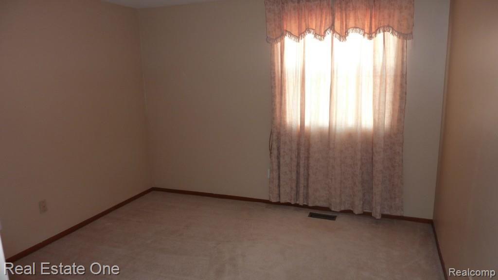 46079 Hanford Road Canton, MI 48187 - Photo 11 of 15