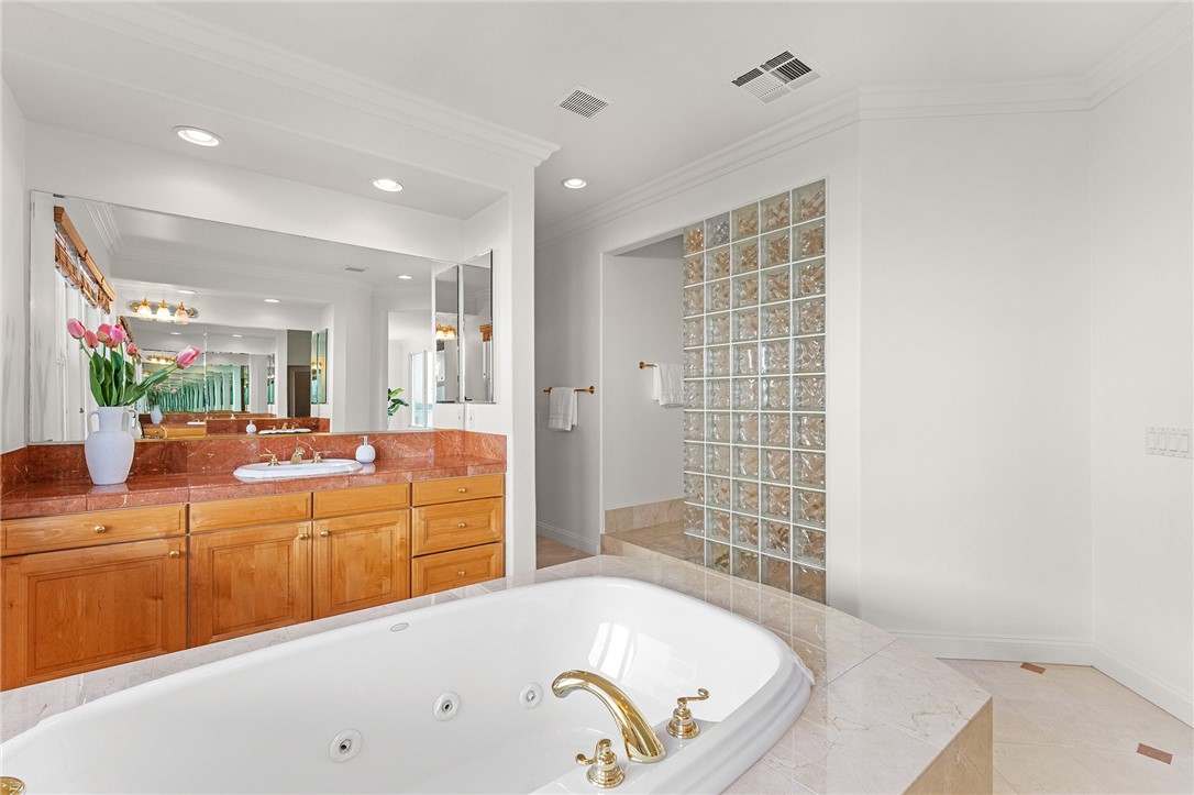 5464 Shannon Ridge Lane San Diego, CA 92130 - Photo 32 of 44 a large bathroom with a tub and sink