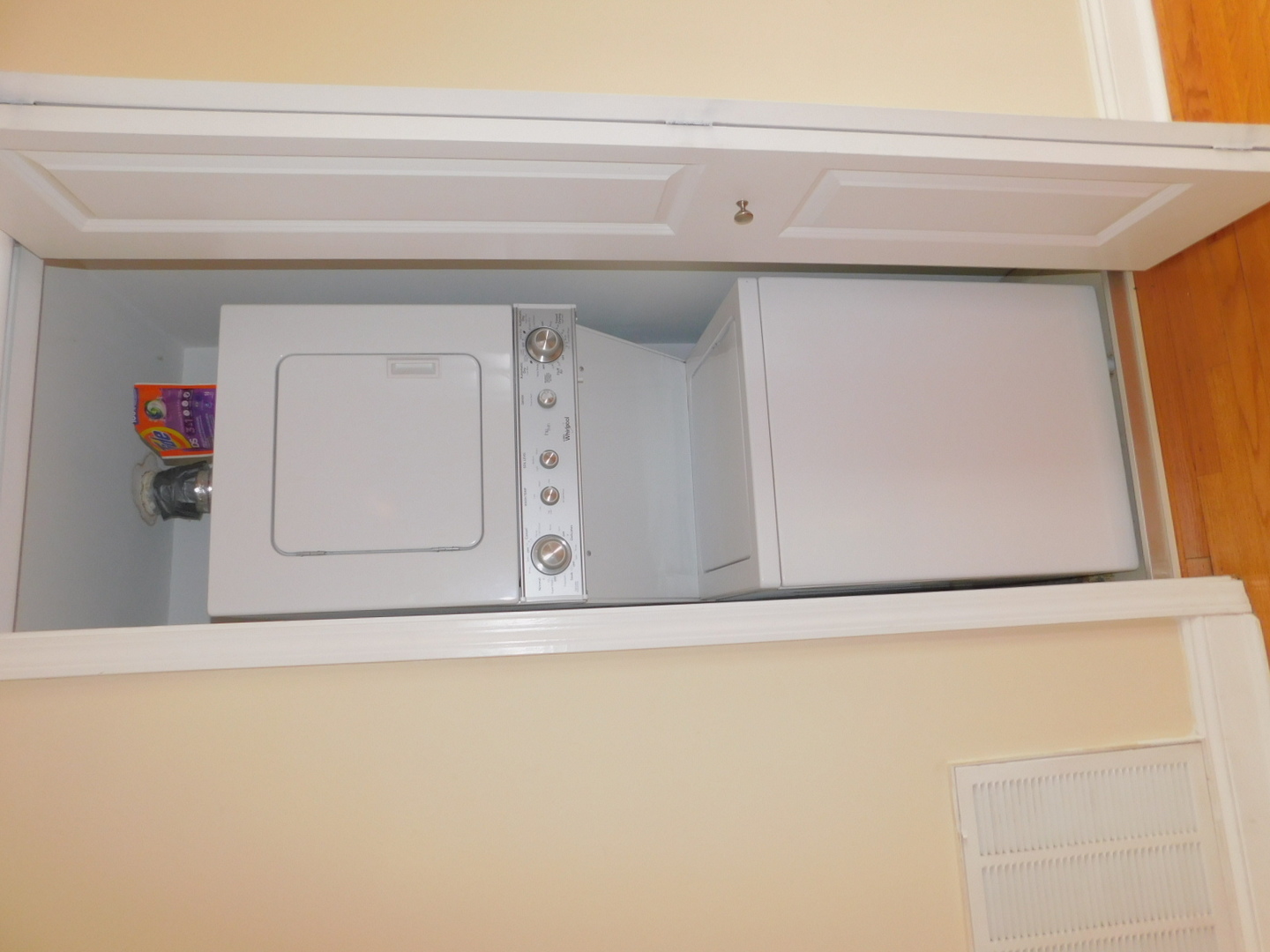 515 Sheridan Road, Unit 202 Evanston, IL 60202 - Photo 7 of 13 a close view of utility room