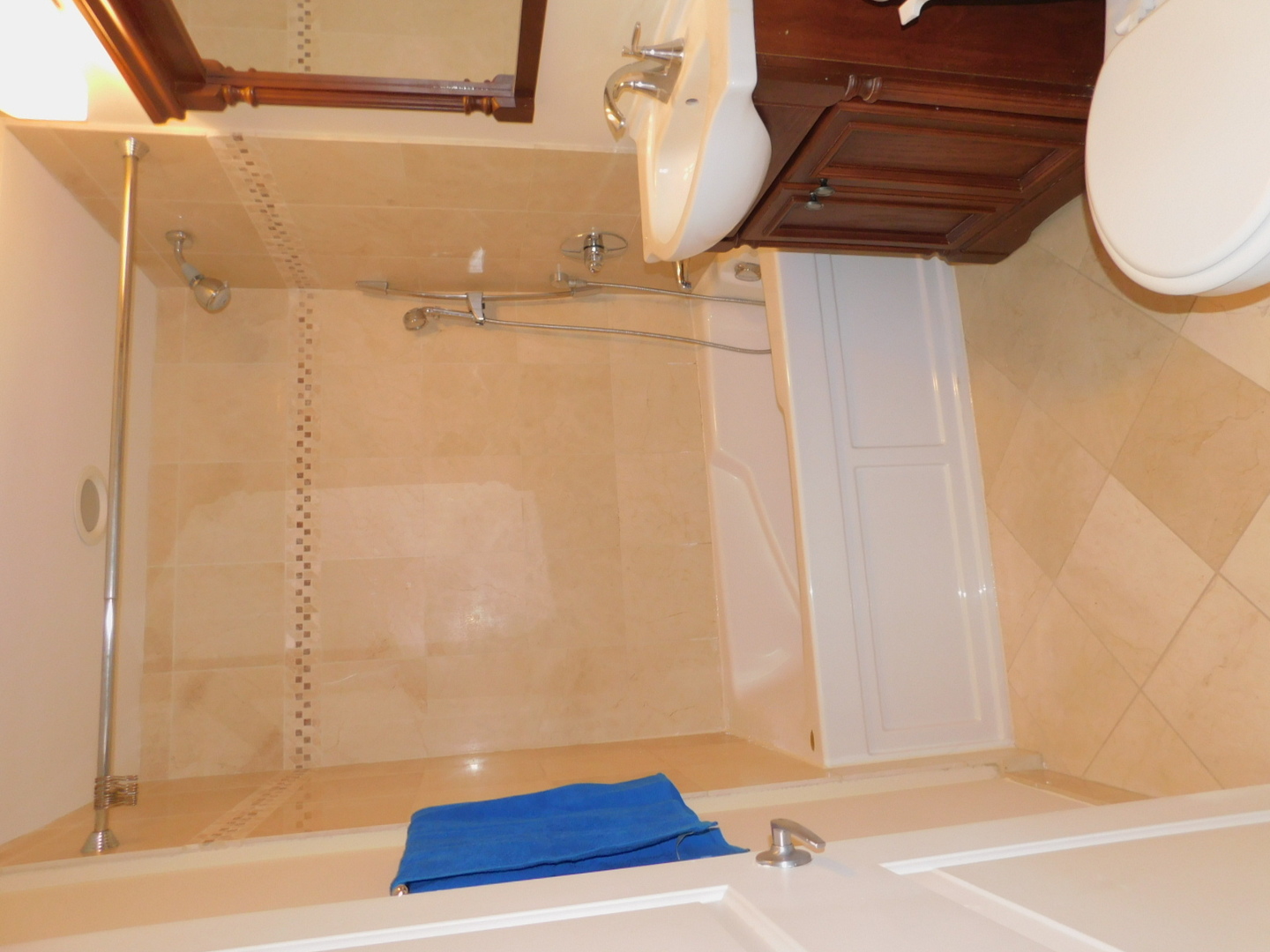 515 Sheridan Road, Unit 202 Evanston, IL 60202 - Photo 8 of 13 a bathroom with a shower