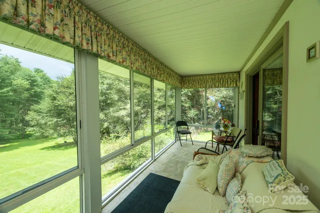 a picture of lake view