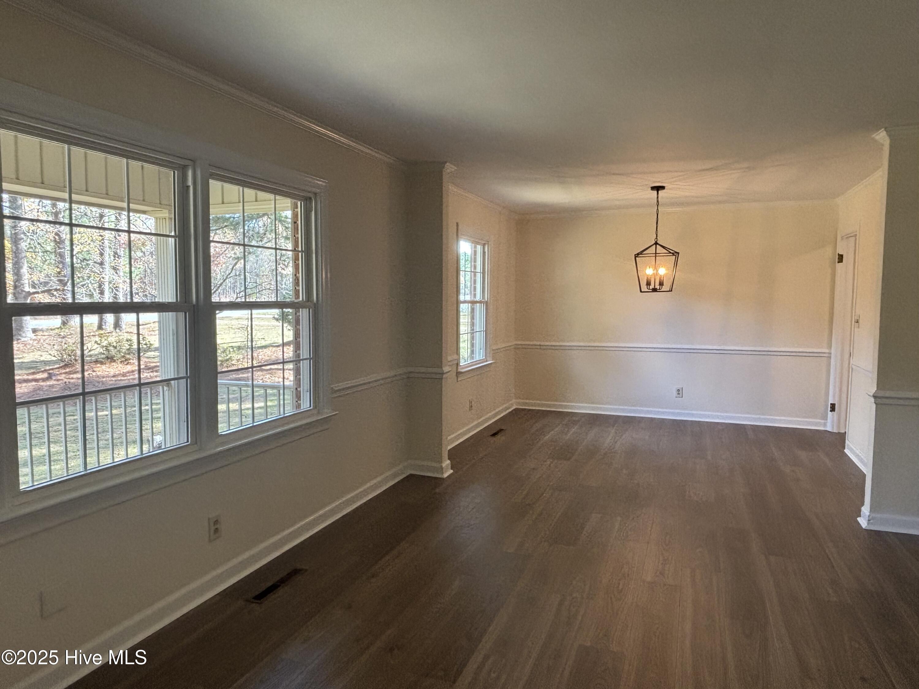 247 Vaughans Creek Road Murfreesboro, NC 27855 - Photo 5 of 32 Living Room/Dining Room