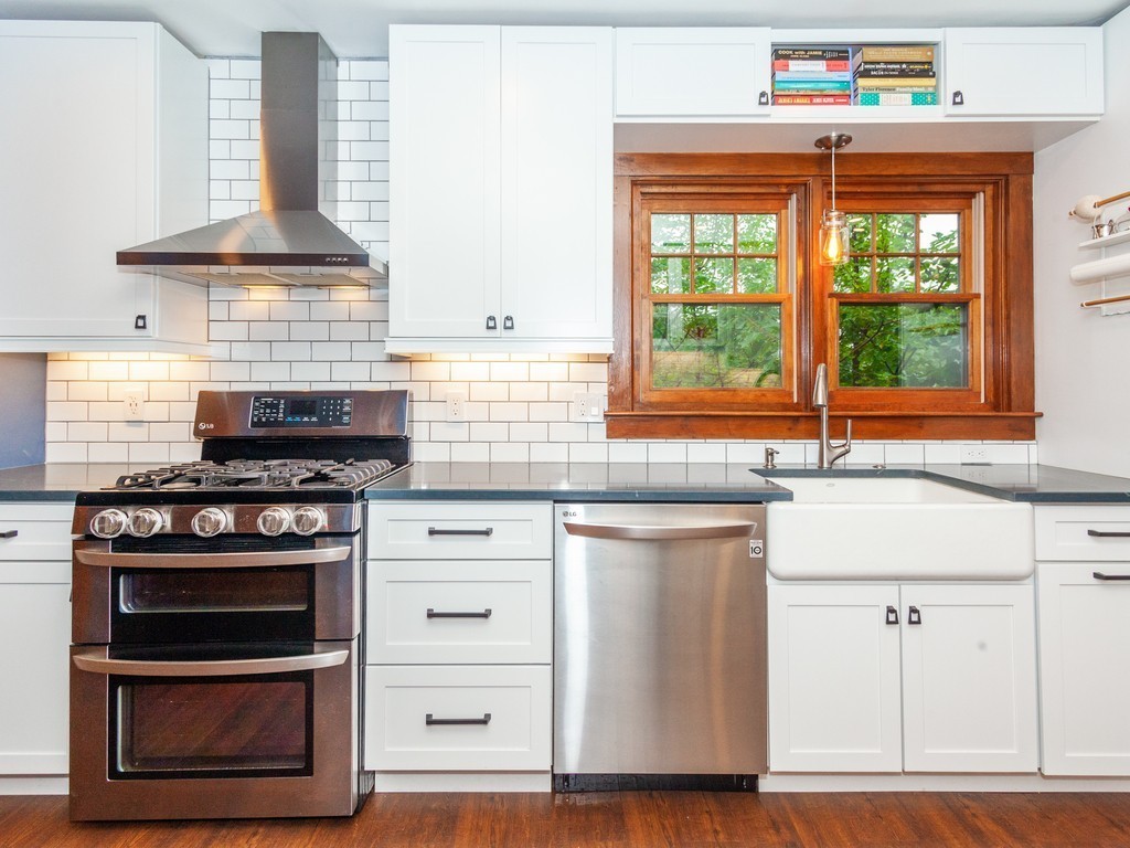 39 Virginia Road Waltham, MA 02453 - Photo 3 of 23 Gallery Image 3