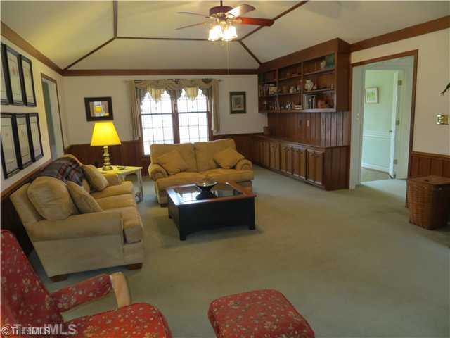 644 Barrocliff Road Clemmons, NC 27012 - Photo 2 of 16 Living Room.