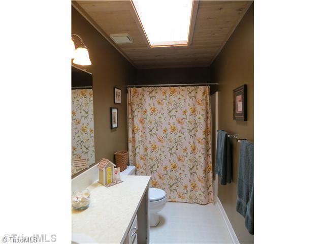 644 Barrocliff Road Clemmons, NC 27012 - Photo 11 of 16 Other Bath.