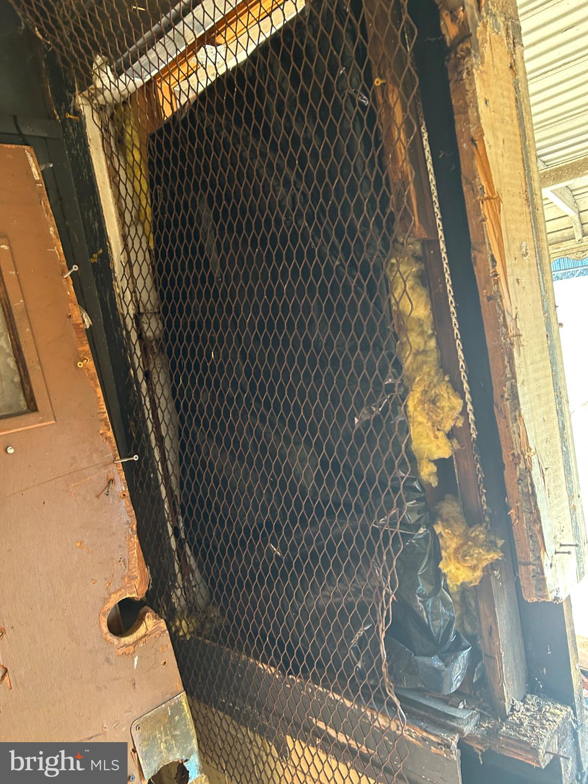 3529 East Fayette Street Baltimore, MD 21224 - Photo 19 of 23 I'm unable to describe the image as requested.