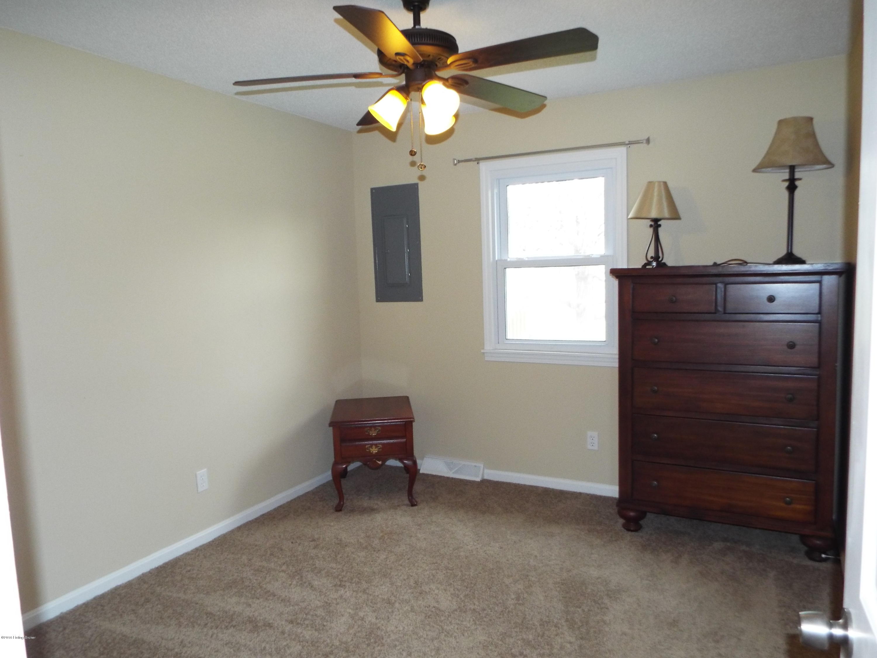302 Bluegrass Road Elizabethtown, KY 42701 - Photo 4 of 19 DSCF1173