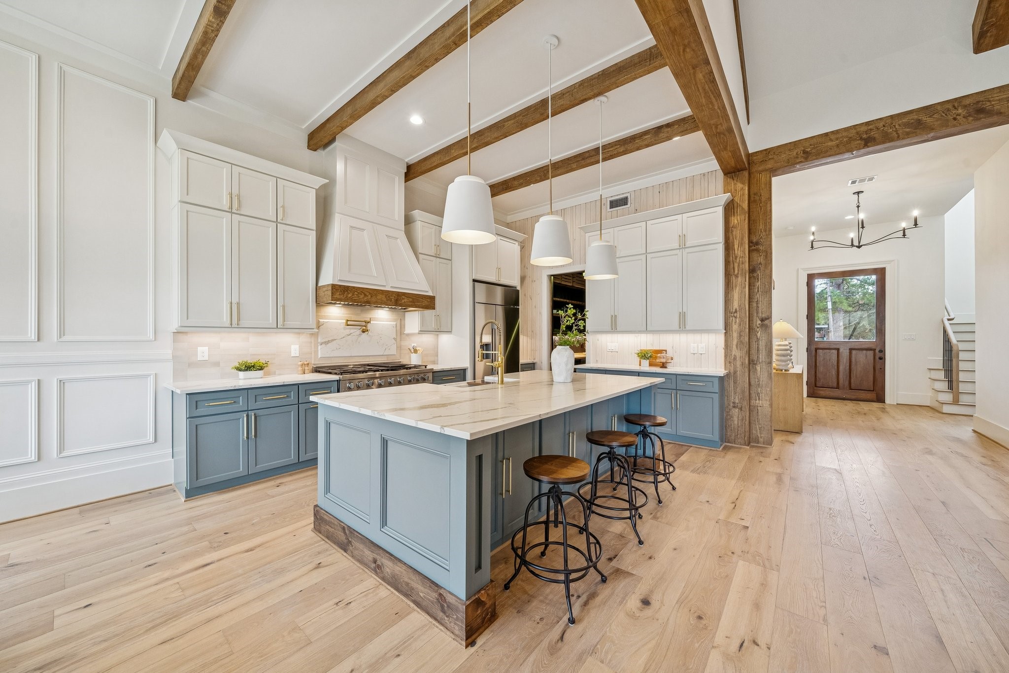 511 Graceland Street Houston, TX 77009 - Photo 10 of 43 An overall view of the kitchen