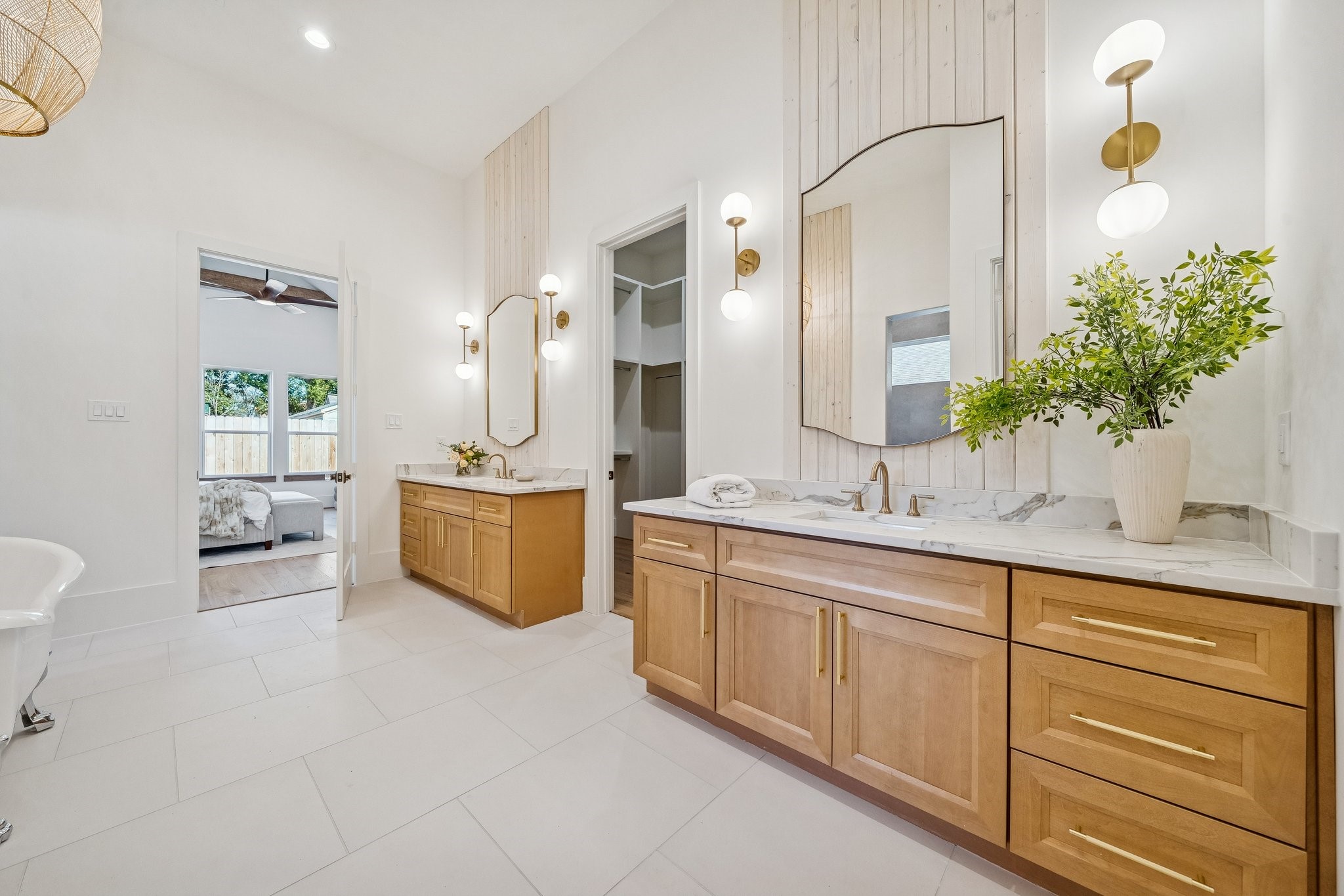511 Graceland Street Houston, TX 77009 - Photo 23 of 43 Looking back toward the primary bedroom