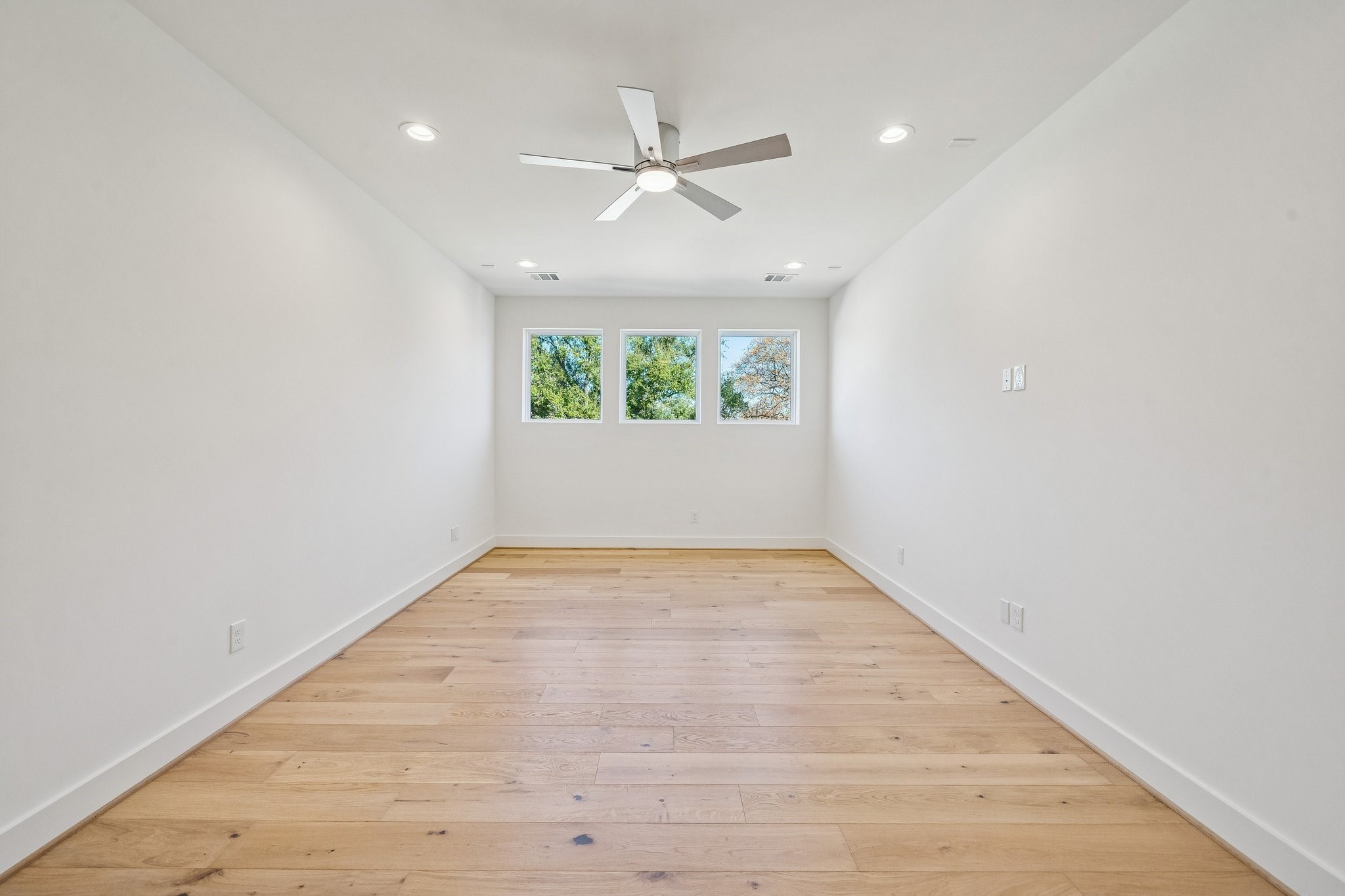 511 Graceland Street Houston, TX 77009 - Photo 28 of 43 Huge upstairs game room