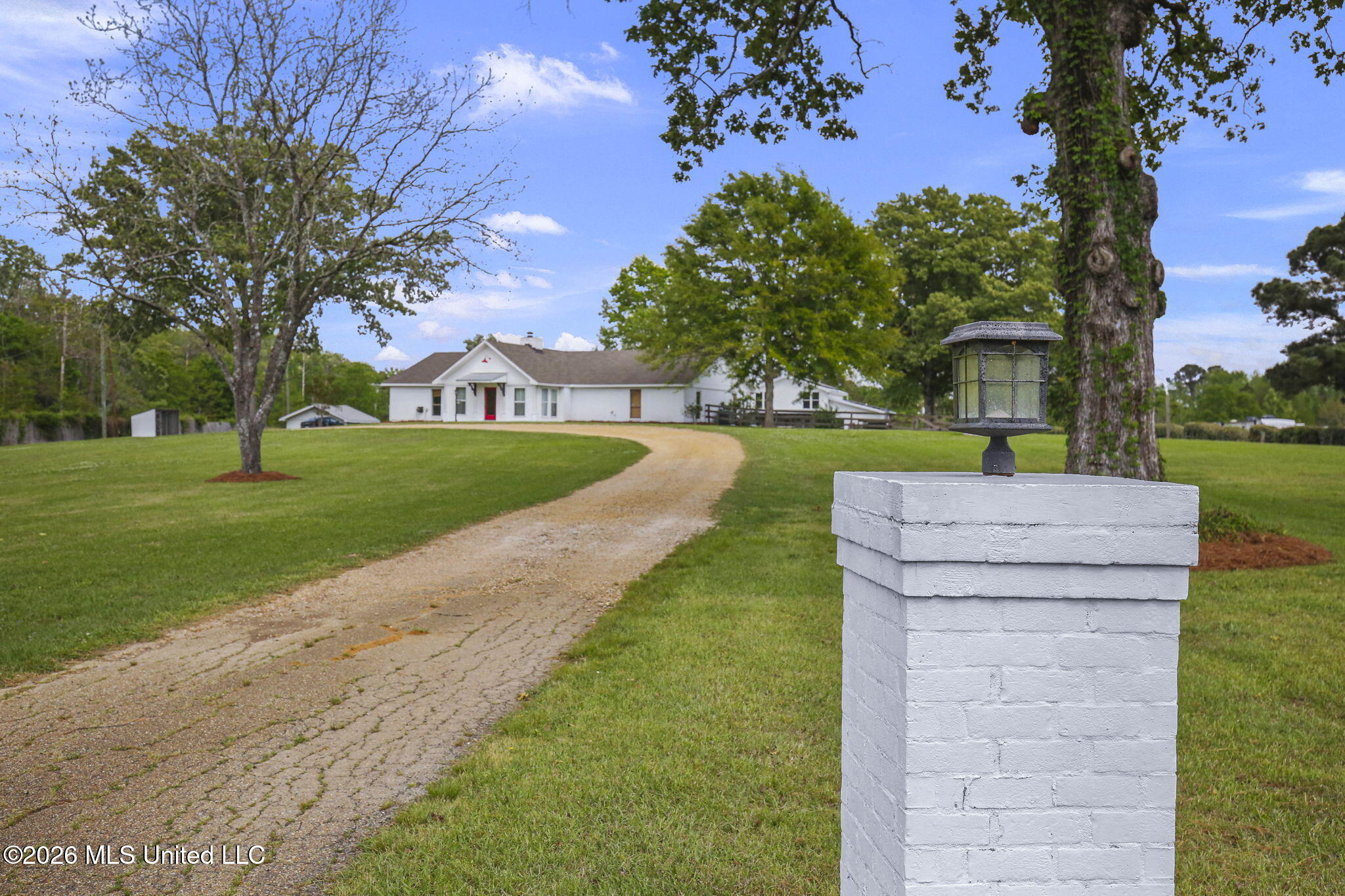 101 Lakeview Road Brandon, MS 39047 - Photo 3 of 145 3-web-or-mls-101 Lakeview-3