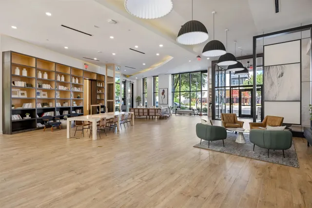 $3,327 | 3201 Esperanza Crossing, Unit 339, Austin, TX 78758