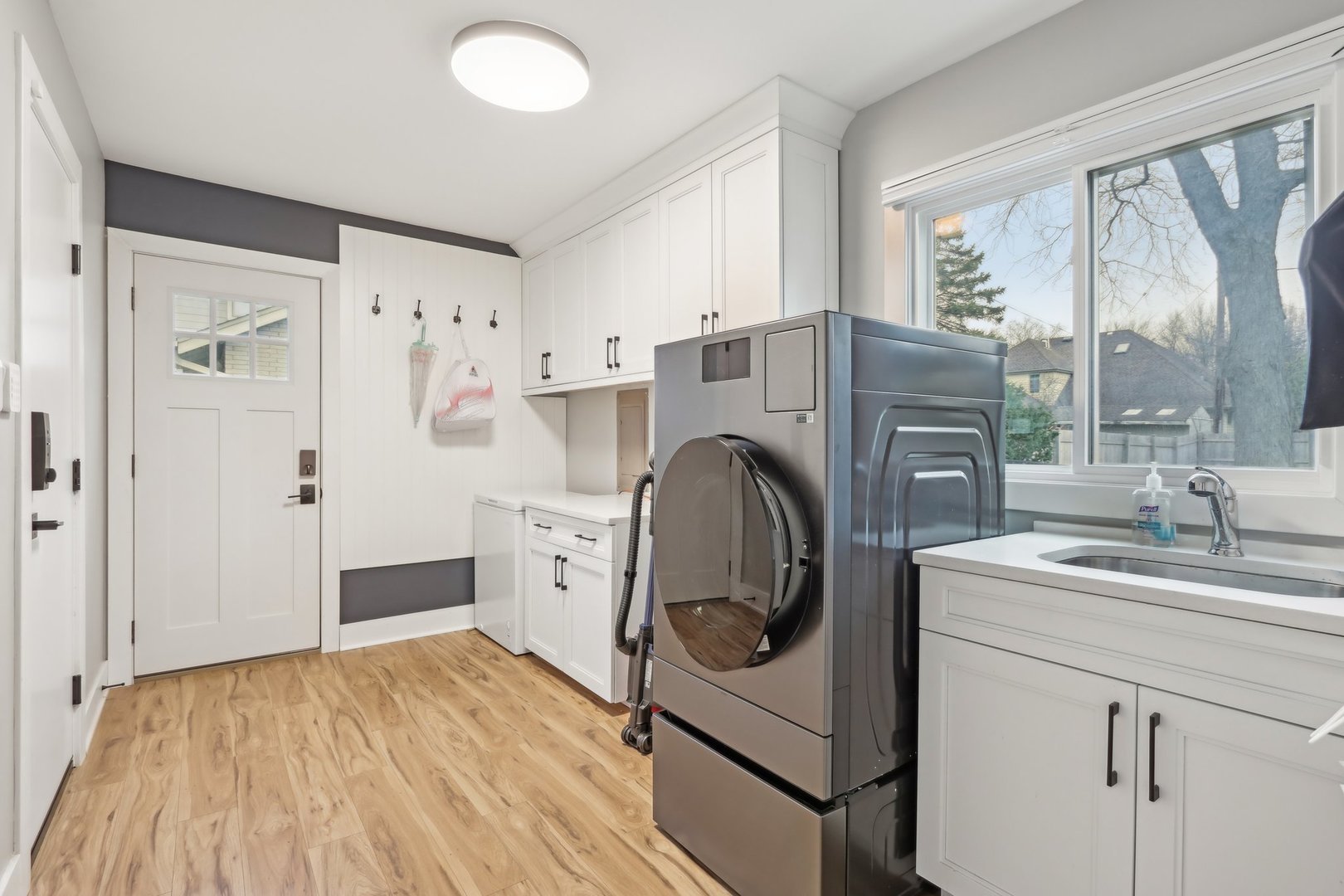 2542 Woodlawn Road Northbrook, IL 60062 - Photo 14 of 38 a utility room with cabinets washer and dryer