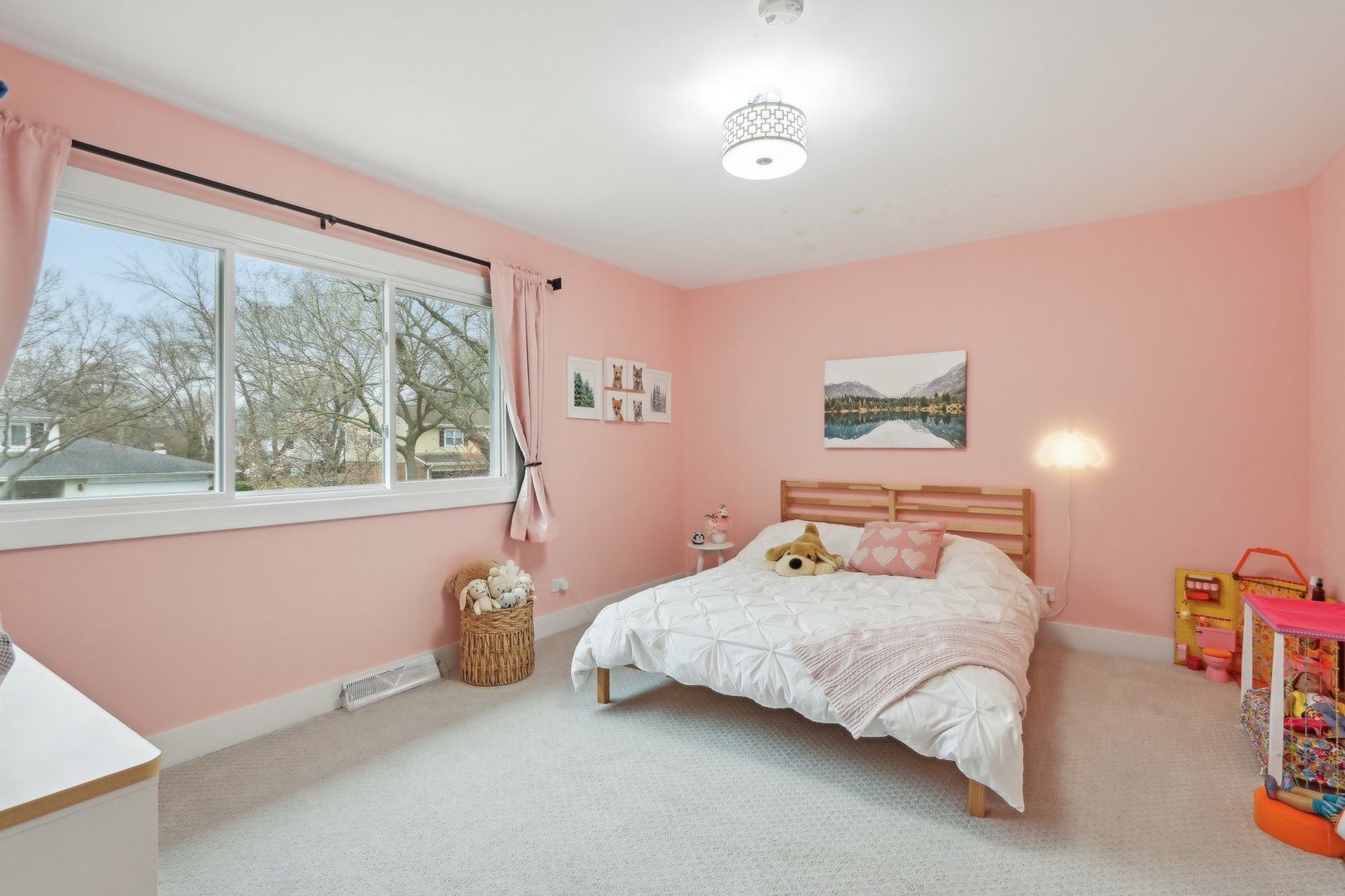 2542 Woodlawn Road Northbrook, IL 60062 - Photo 20 of 38 a bedroom with a bed and a large window