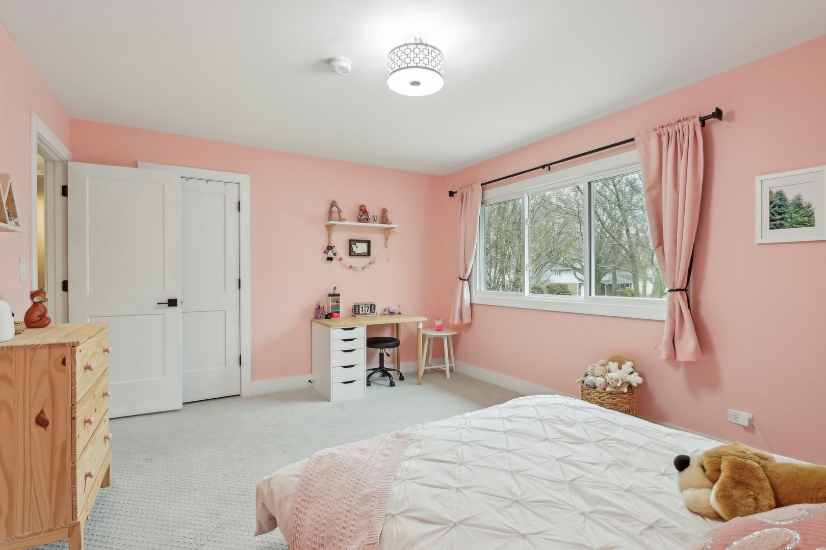 2542 Woodlawn Road Northbrook, IL 60062 - Photo 21 of 38 a bedroom with a bed and a window