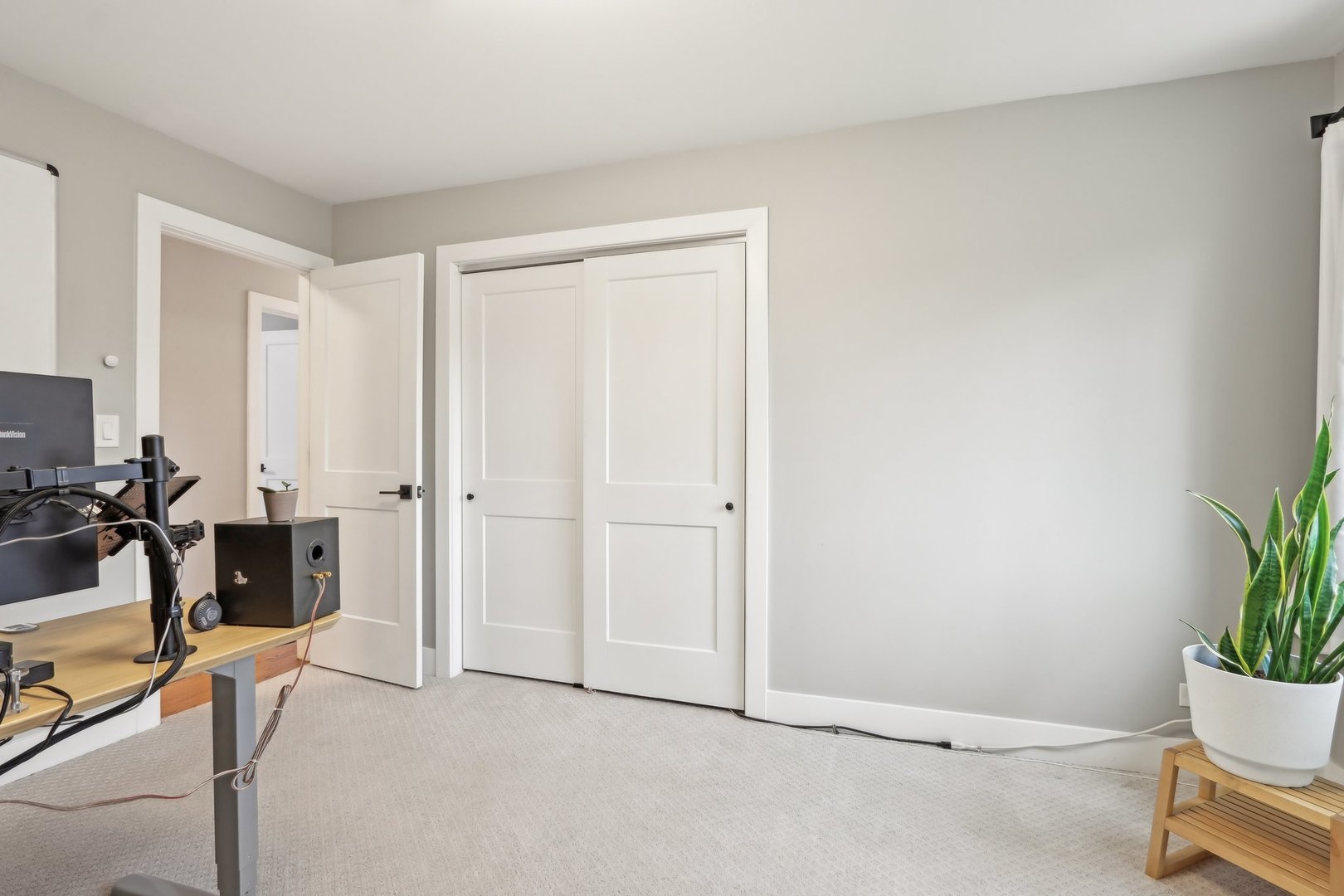 2542 Woodlawn Road Northbrook, IL 60062 - Photo 23 of 38 a view of a room with gym equipment