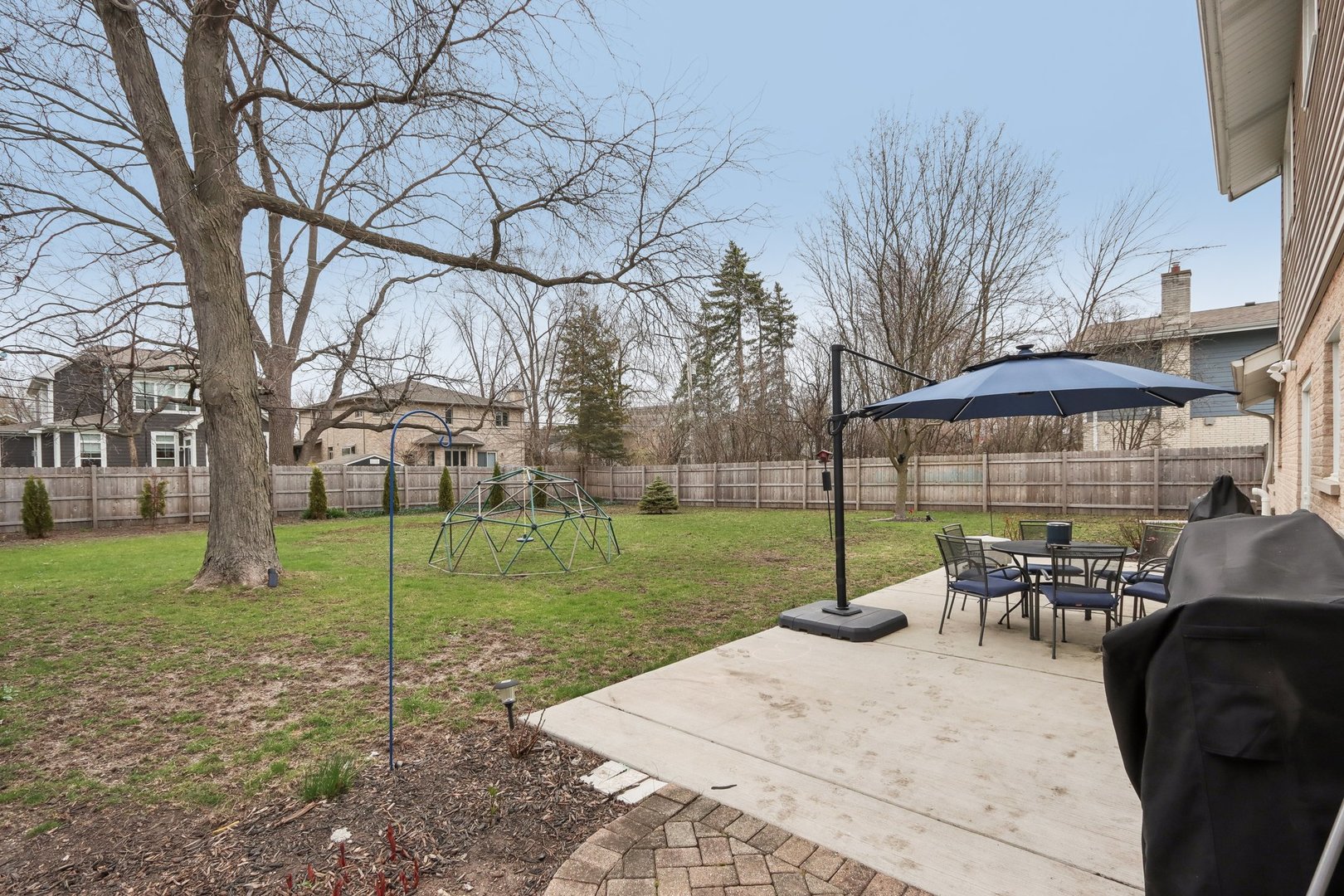 2542 Woodlawn Road Northbrook, IL 60062 - Photo 29 of 38 a view of a house with backyard and sitting area