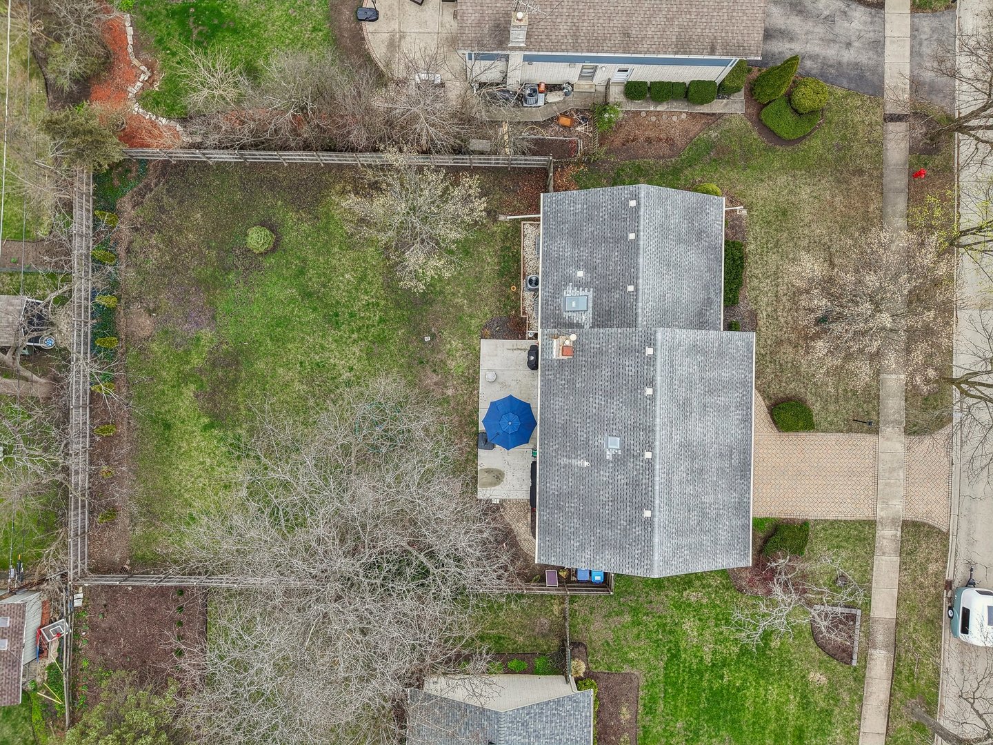 2542 Woodlawn Road Northbrook, IL 60062 - Photo 32 of 38 an aerial view of a house with a lake view