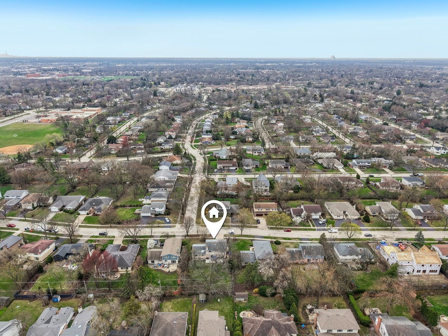 2542 Woodlawn Road Northbrook, IL 60062 - Photo 35 of 38 an aerial view of a residential apartment building with a yard