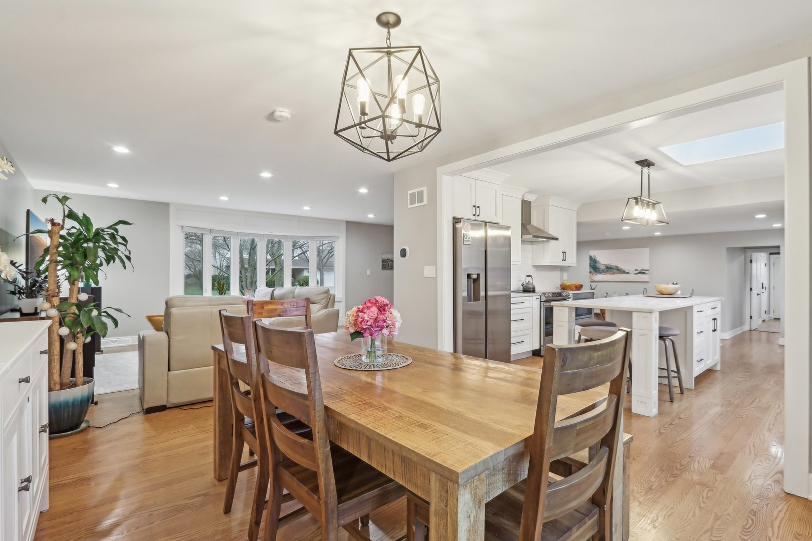 2542 Woodlawn Road Northbrook, IL 60062 - Photo 9 of 38 a view of a dining room with furniture and chandelier