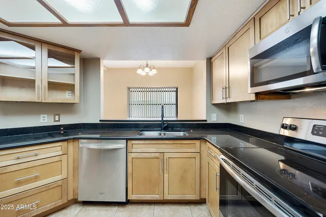 $1,695 | 8614 North 67th Drive, Peoria, AZ 85345