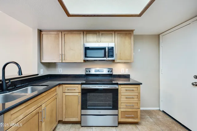 $1,695 | 8614 North 67th Drive, Peoria, AZ 85345