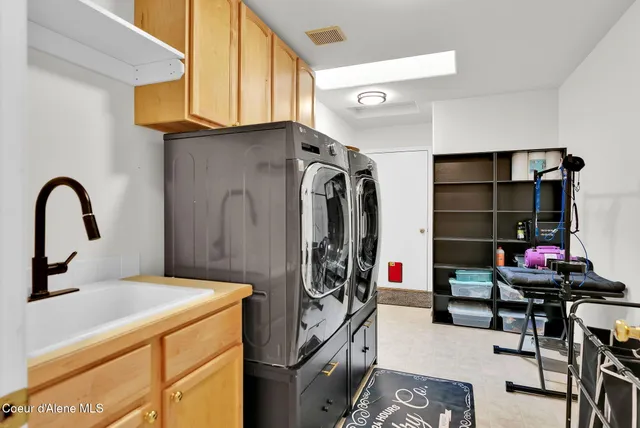 $999,999 | 5775 North Colfax Street, Dalton Gardens, ID 83815