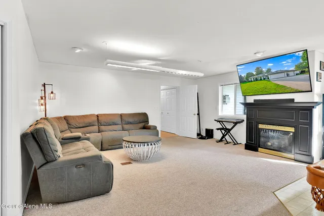 $999,999 | 5775 North Colfax Street, Dalton Gardens, ID 83815