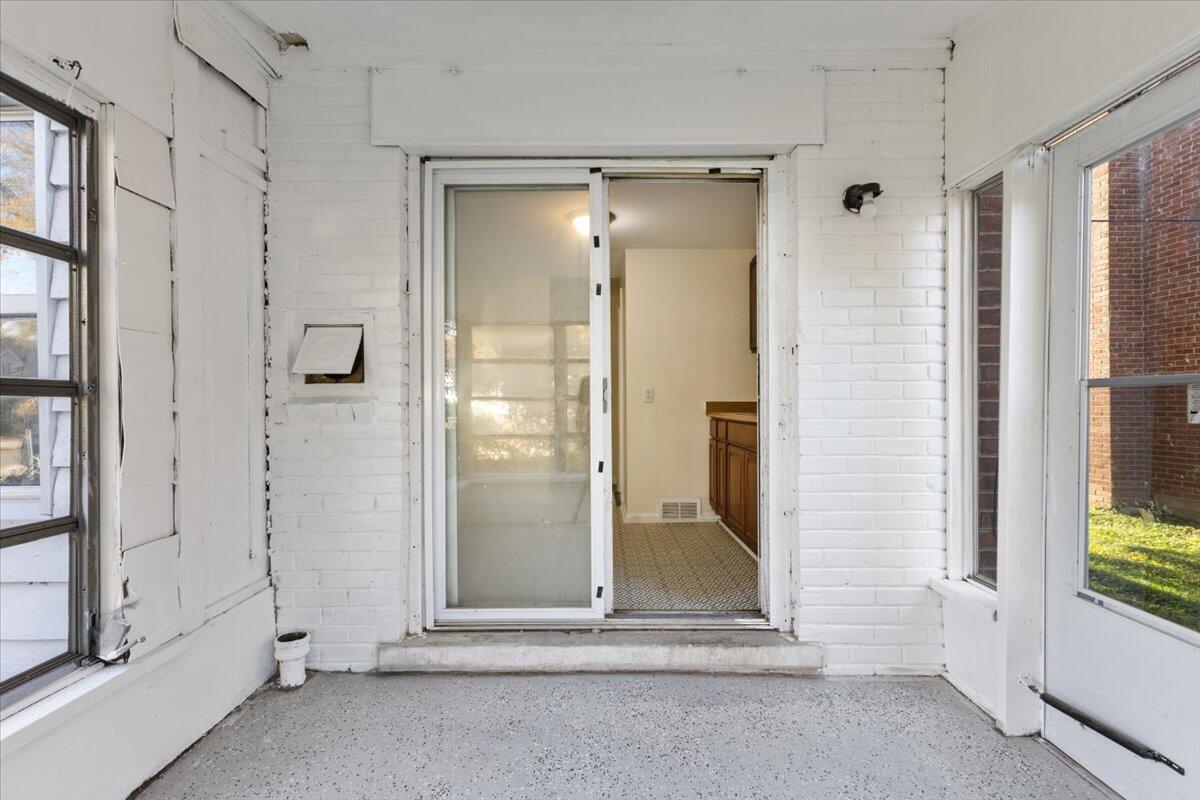 504 Alter Road Detroit, MI 48215 - Photo 20 of 25 12-IMG_5049