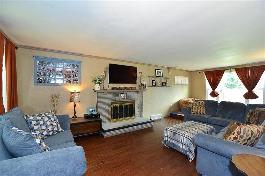 119 Pointview Road Pittsburgh, PA 15227 - Photo 4 of 22 Gallery Image 4