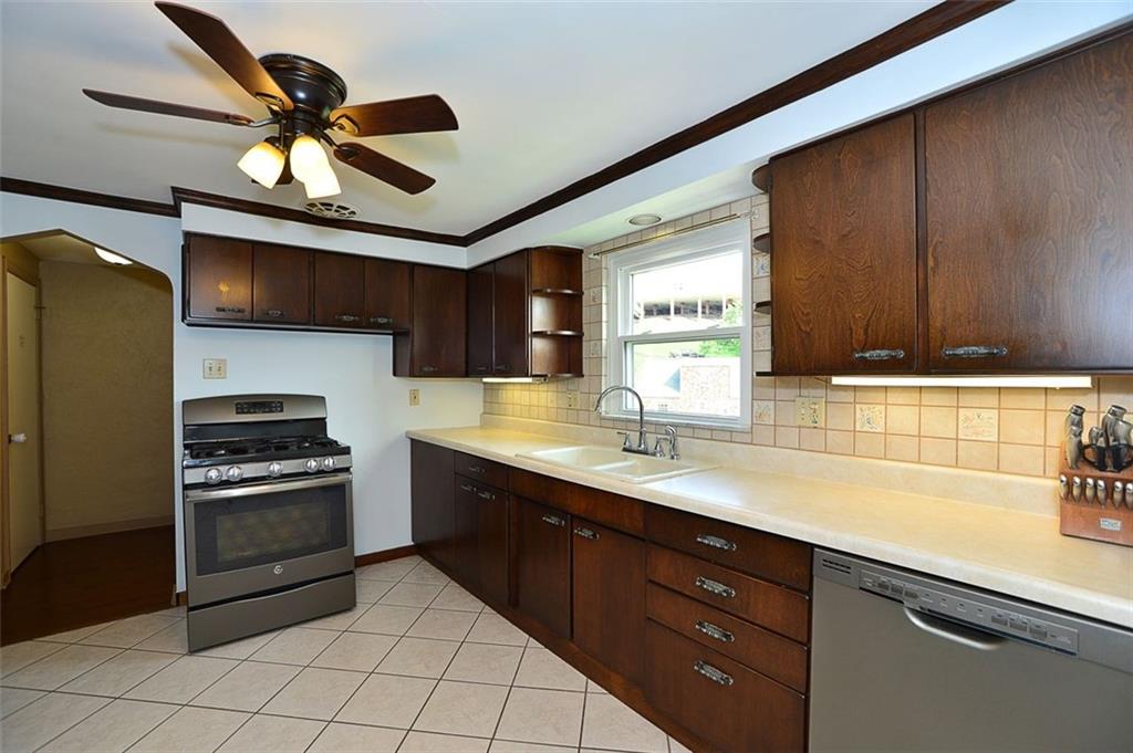 119 Pointview Road Pittsburgh, PA 15227 - Photo 5 of 22 Gallery Image 5