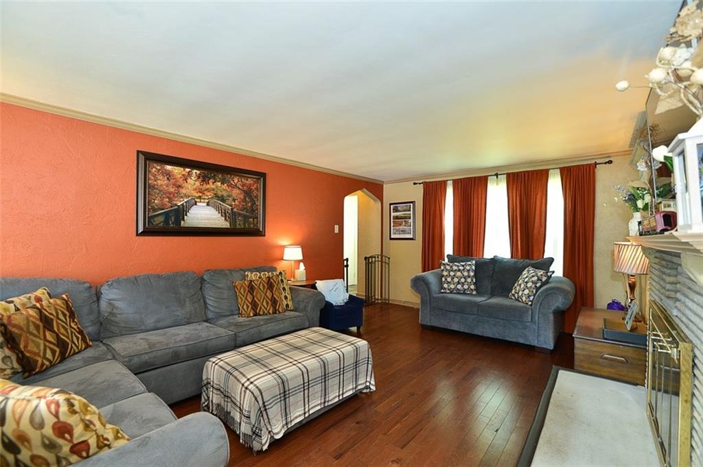119 Pointview Road Pittsburgh, PA 15227 - Photo 9 of 22 Gallery Image 9