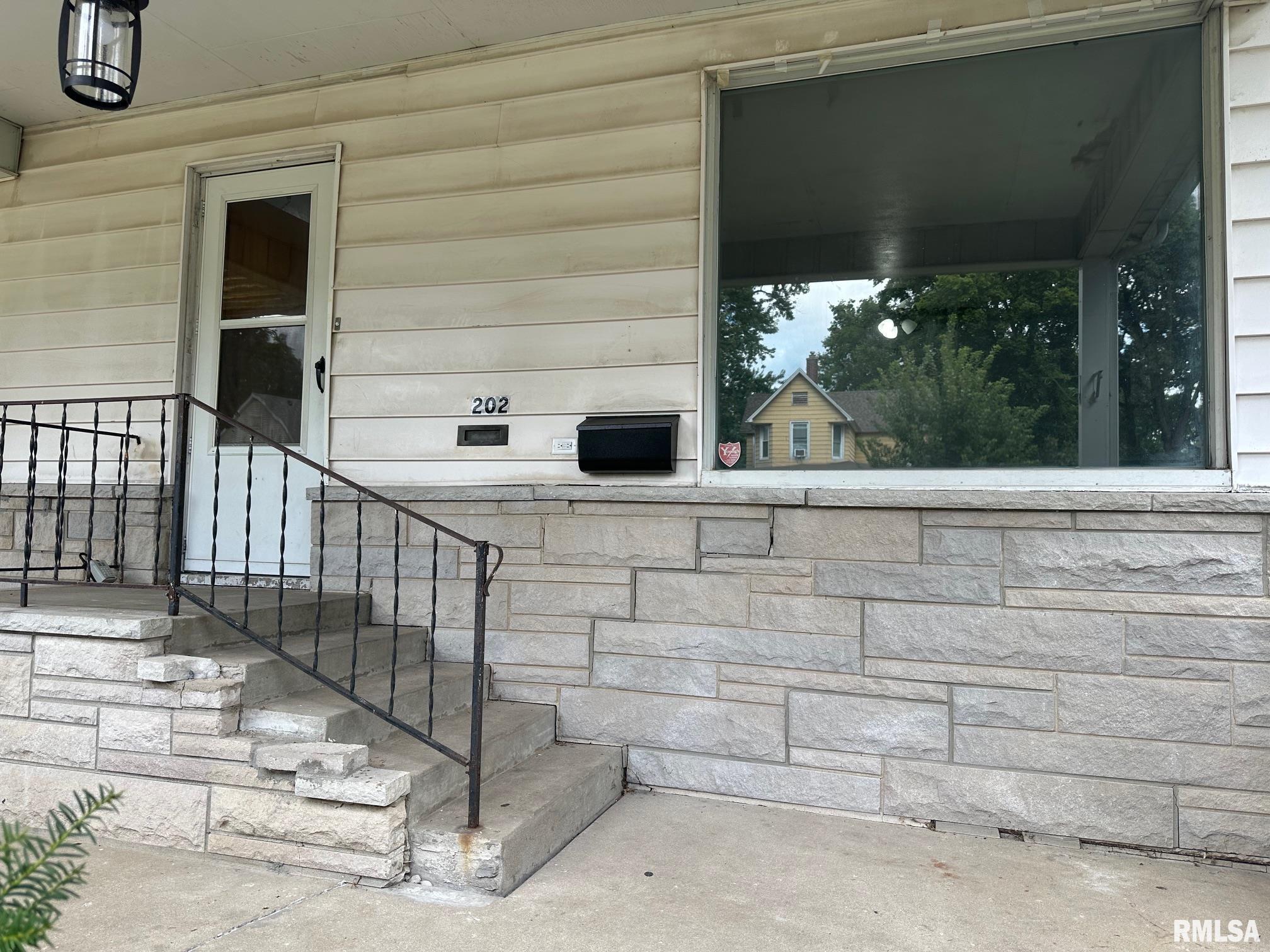 202 North State Street Springfield, IL 62702 - Photo 2 of 15