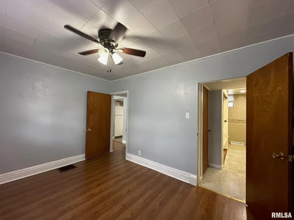 $1,100 | 202 North State Street, Springfield, IL 62702
