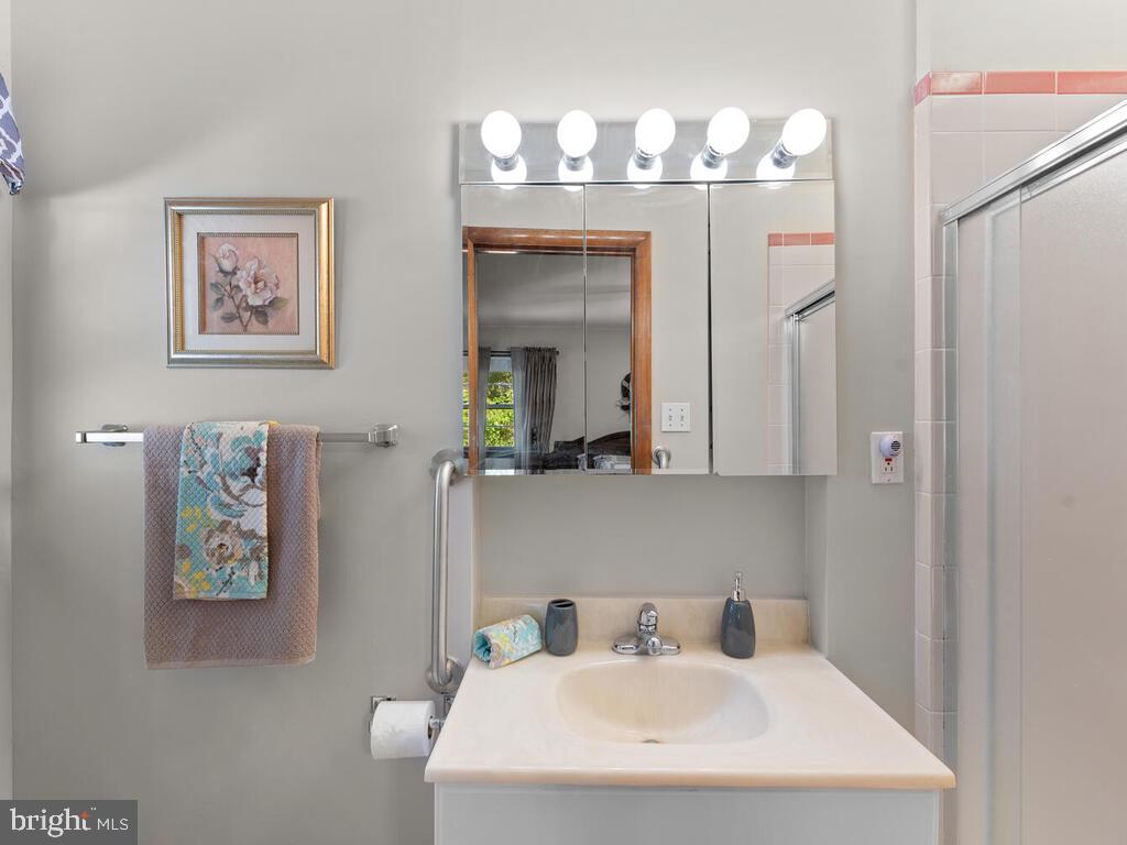 7819 Ridge Road Severn, MD 21144 - Photo 25 of 47 Owner's Bath