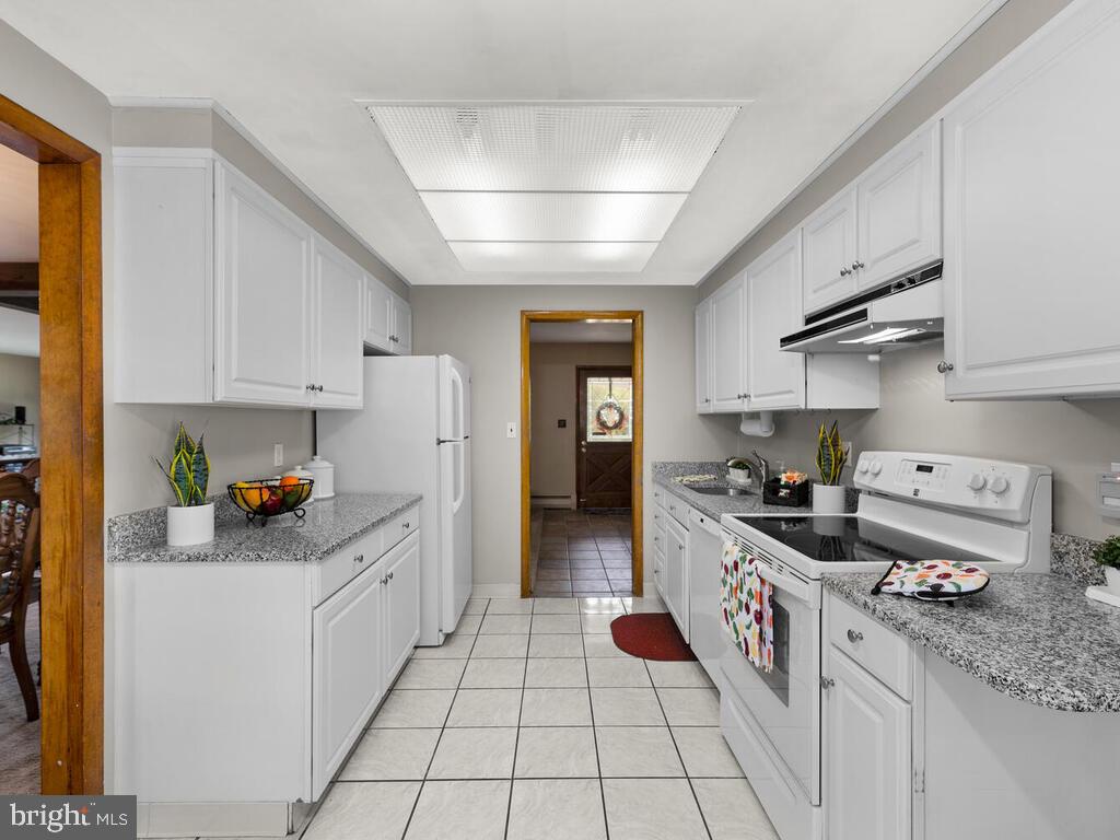 7819 Ridge Road Severn, MD 21144 - Photo 10 of 47 Kitchen