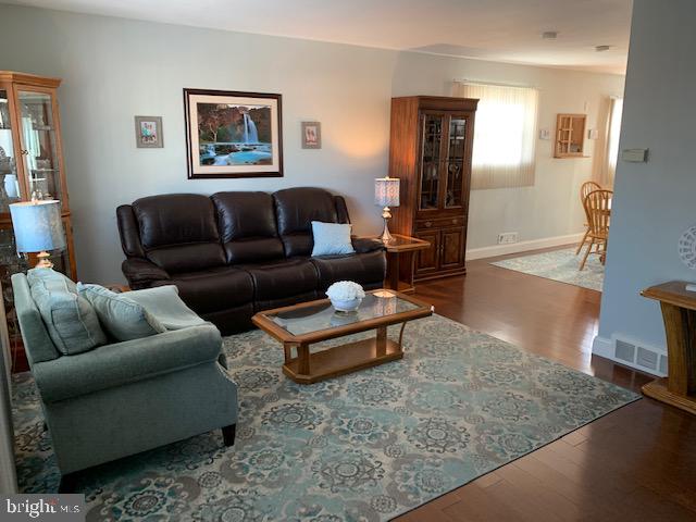 972 Catalpa Road Warminster, PA 18974 - Photo 3 of 24 Gallery Image 3
