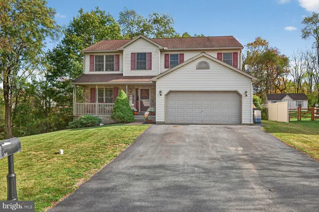 $395,000 | 14 Firefly Drive, Myerstown, PA 17067