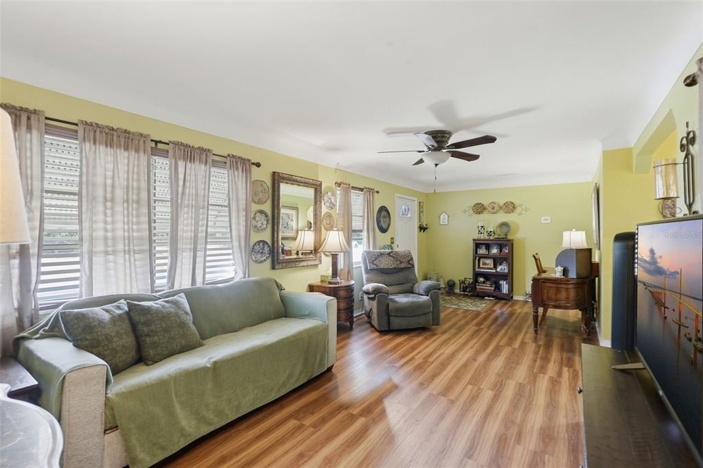 4570 Haines Road North St. Petersburg, FL 33714 - Photo 10 of 29