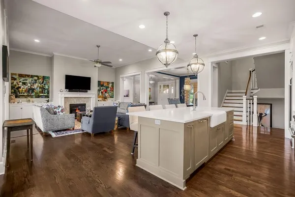 $2,500,000 | 8637 Overhill Road, Leawood, KS 66206