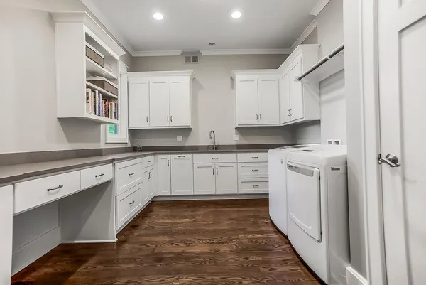 $2,500,000 | 8637 Overhill Road, Leawood, KS 66206