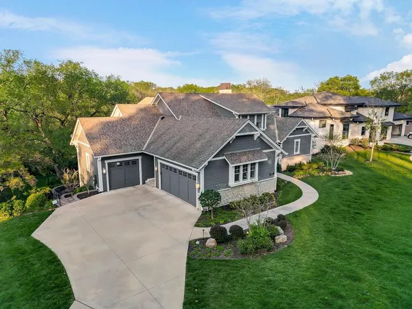 $2,500,000 | 8637 Overhill Road, Leawood, KS 66206