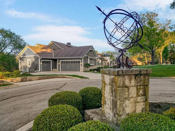 $2,500,000 | 8637 Overhill Road, Leawood, KS 66206