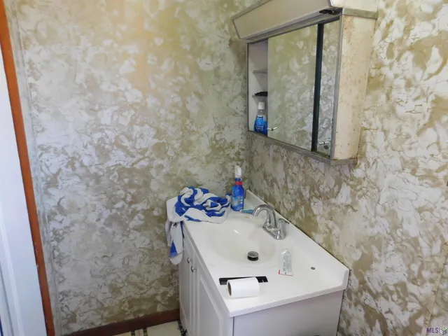 $69,000 | 1903 North Bayou Drive, Golden Meadow, LA 70357